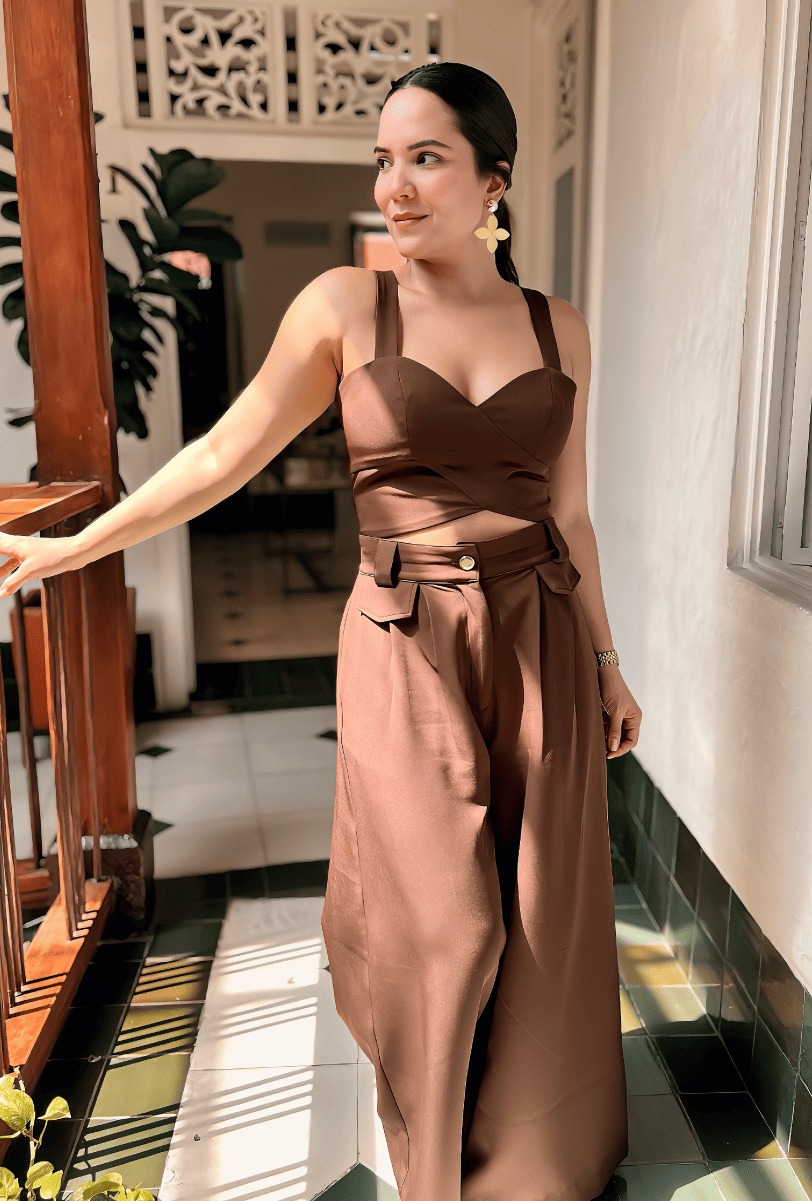 CROPTOP ESCOTE CORAZÓN | ÉBANO