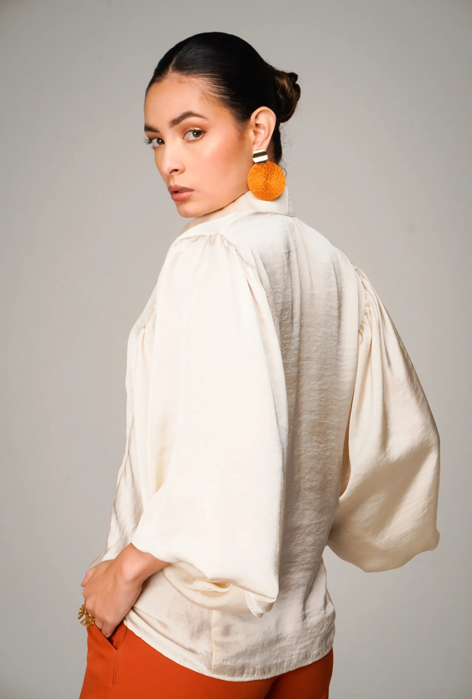 BLUSA "MILANO" EN SEDA CORRUGADA COLOR CHAMPAÑA | NUEVO