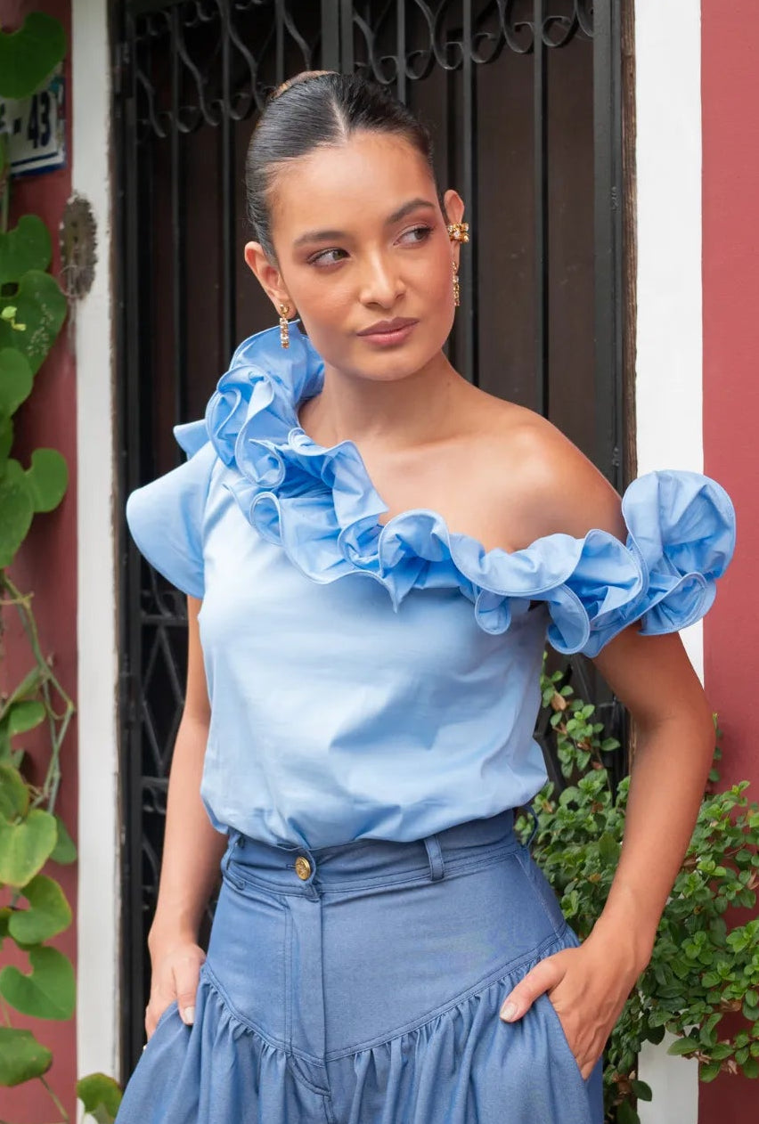 Blusa Escote Asimétrico Baby Blue | "Penélope"