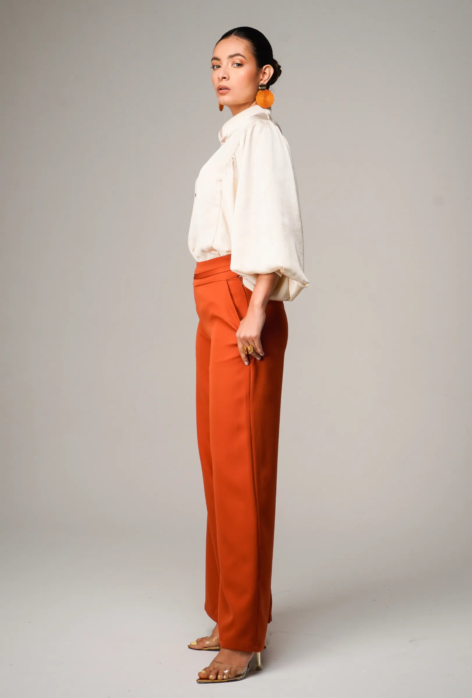 SET PANTALÓN TIRO ALTO Y CAMISA EN SEDA | NUEVO
