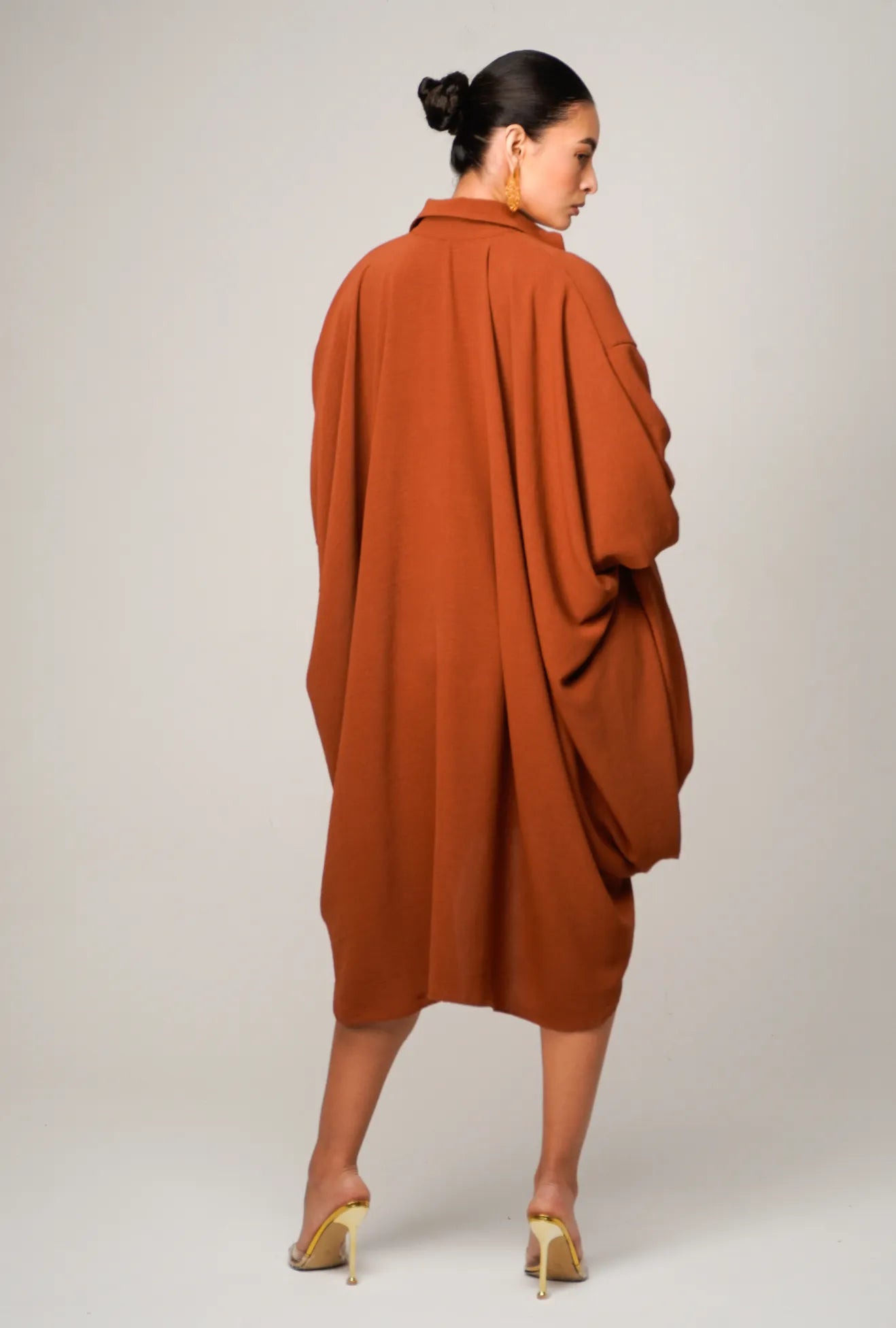 VESTIDO "BOLOGNA" CAMISERO OVERSIZE COLOR MARRÓN | NUEVO