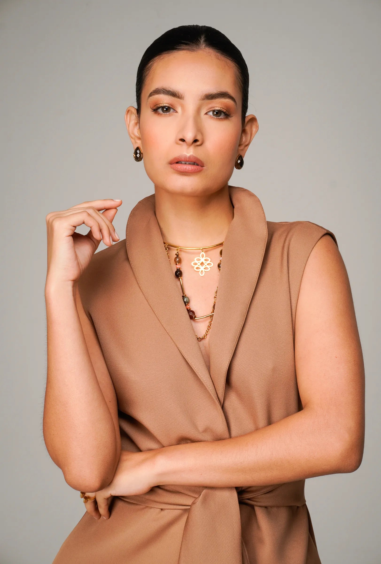 CHALECO "TOPACIO" SASTRE COLOR MOCCA  | NUEVO