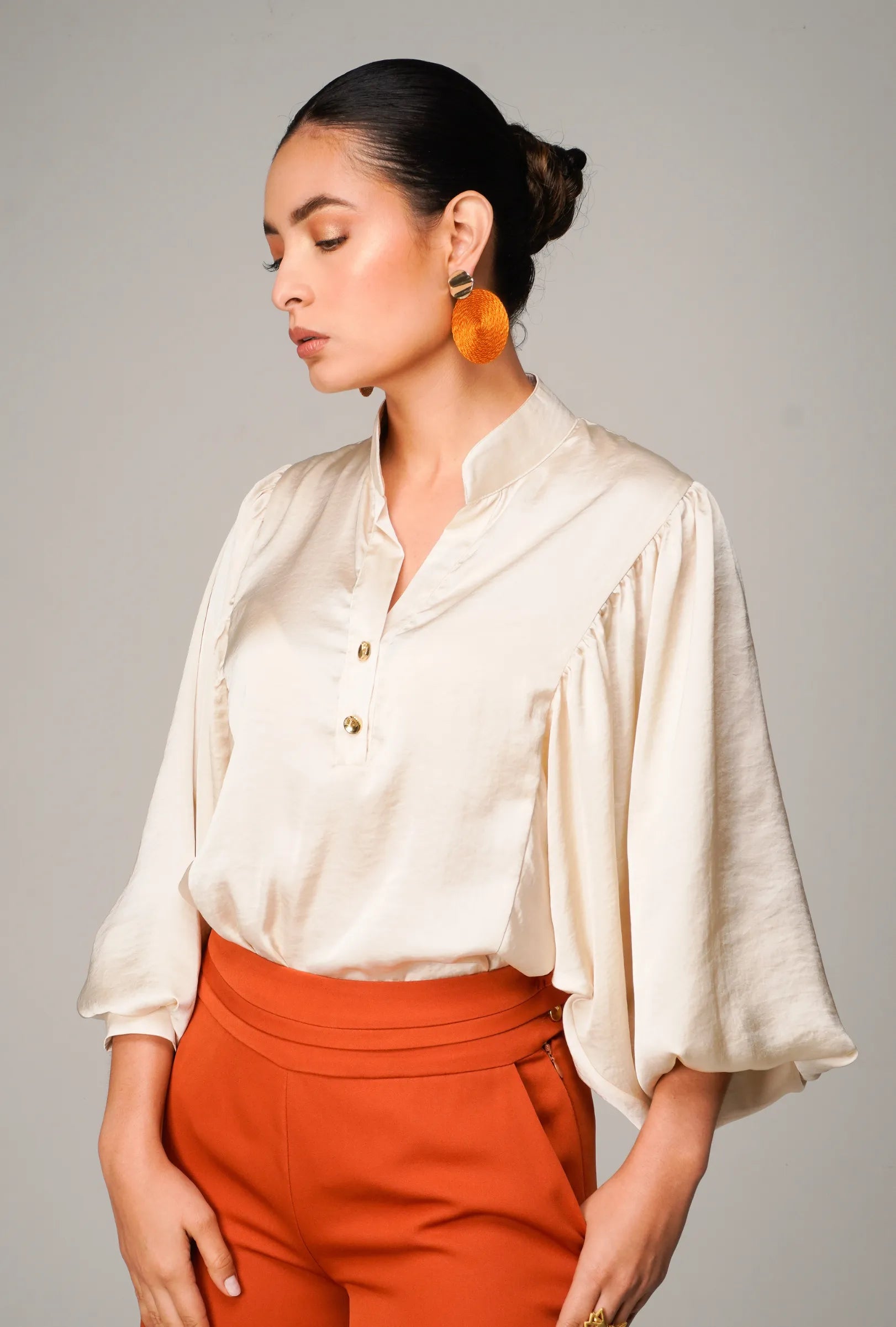 SET PANTALÓN TIRO ALTO Y CAMISA EN SEDA | NUEVO