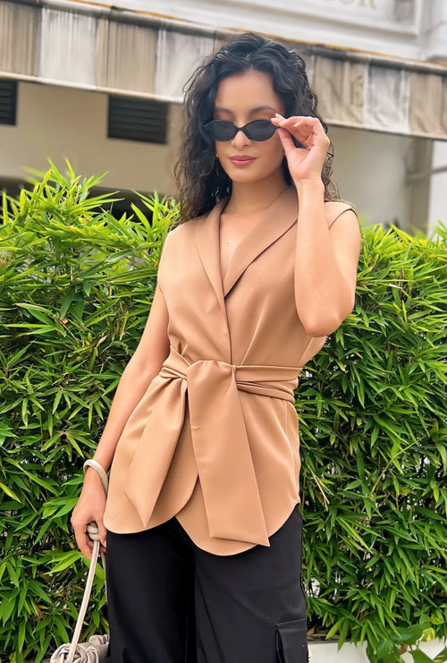 CHALECO SASTRE COLOR MOCCA "TOPACIO"