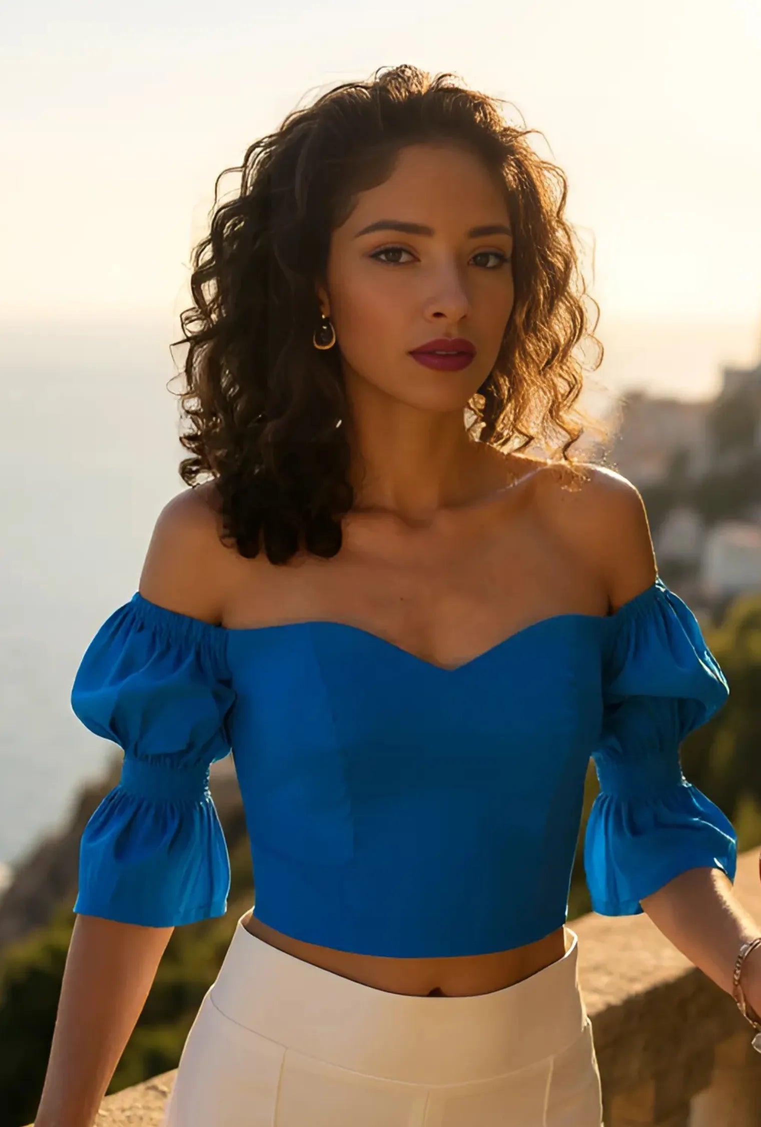 CROPTOP AMARANTHA ESCOTE CORAZÓN AZUL COBALTO