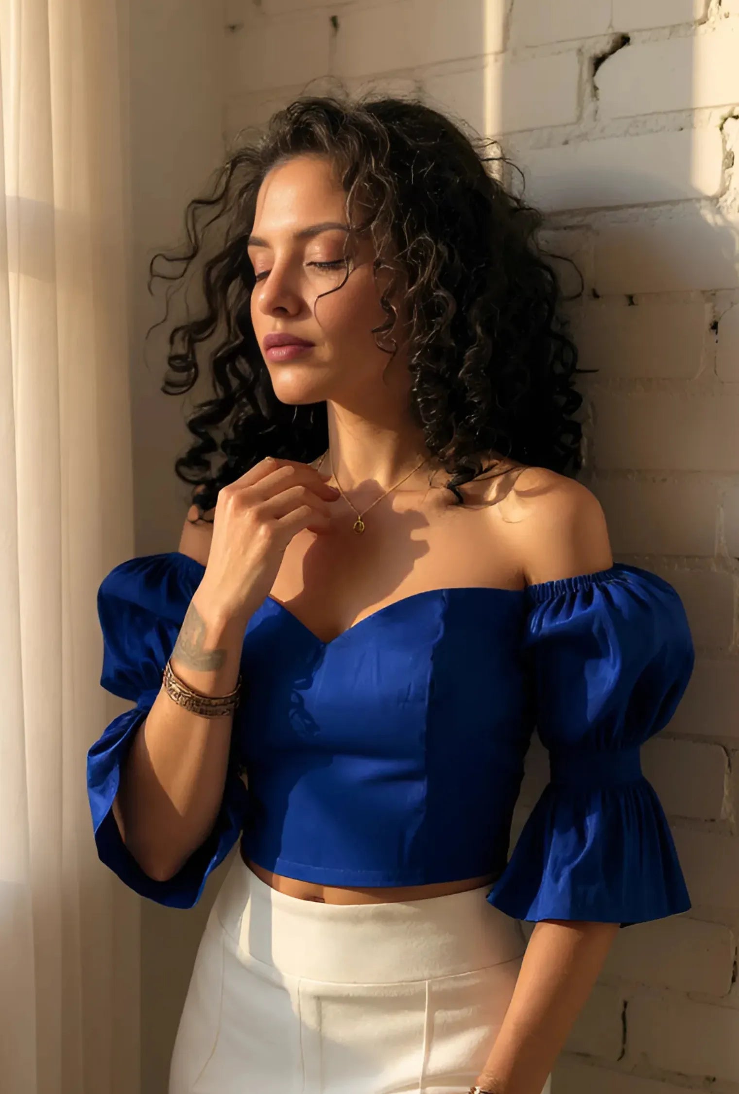 CROPTOP AMARANTHA ESCOTE CORAZÓN AZUL REY
