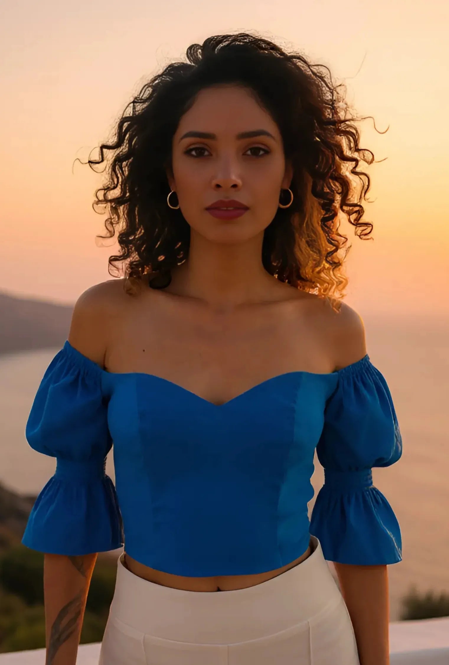 CROPTOP AMARANTHA ESCOTE CORAZÓN AZUL COBALTO
