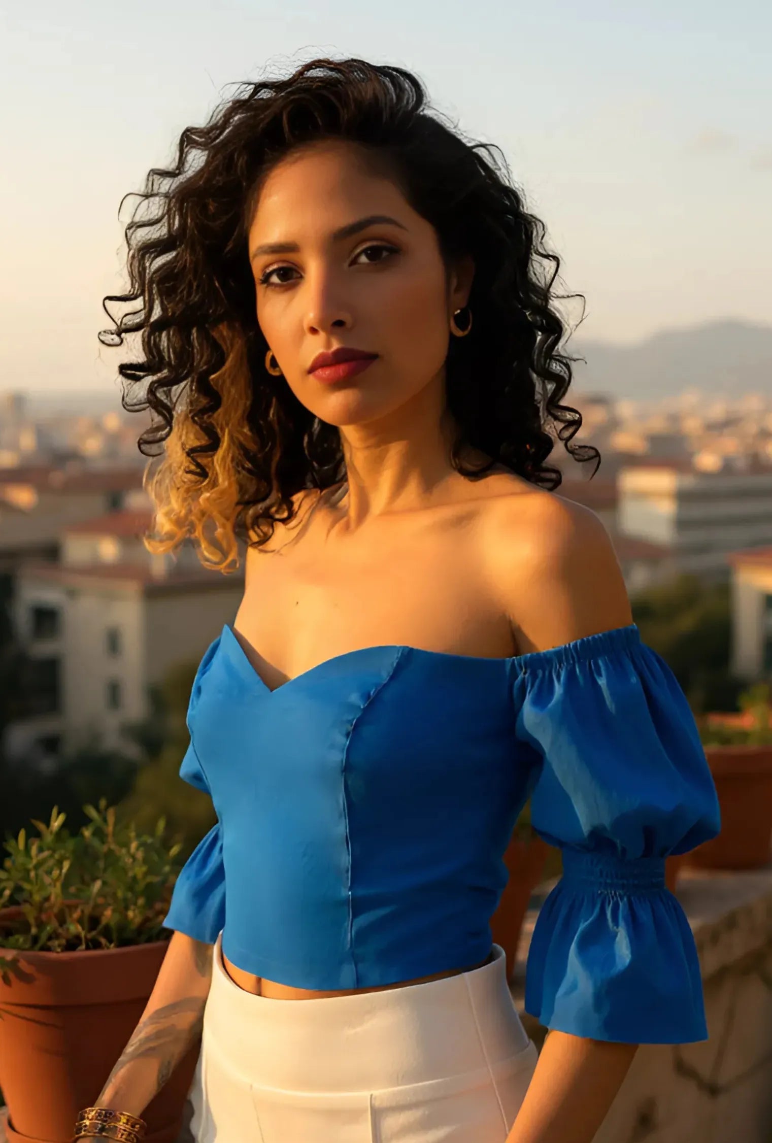 CROPTOP AMARANTHA ESCOTE CORAZÓN AZUL COBALTO