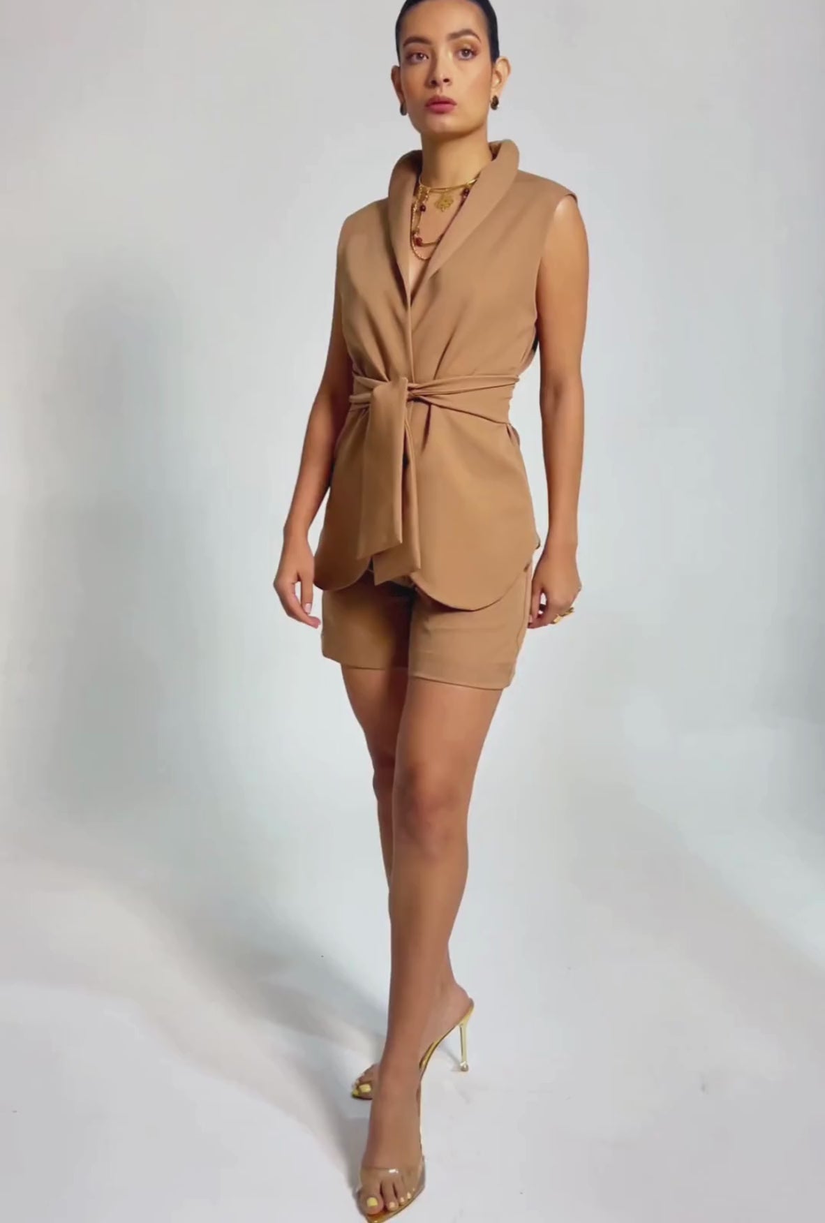 CHALECO SASTRE COLOR MOCCA "TOPACIO" | NUEVO